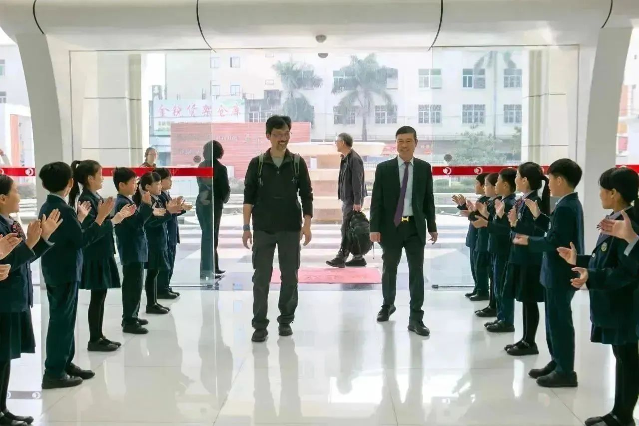 【Chun Wing School】The HKU Business School Come to Our School for a Visit and Exchange